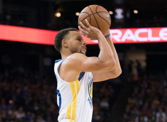  库里常规赛总三分球破千  